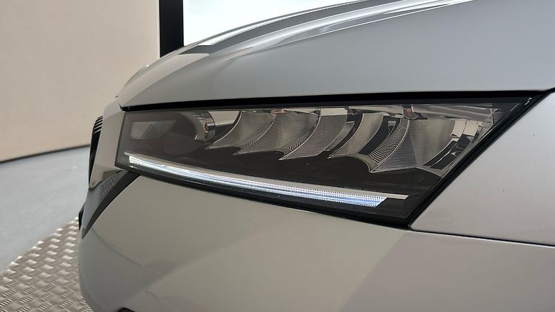 Škoda Octavia 2.0 TDI Ambition Combi - fotka 18 z 25