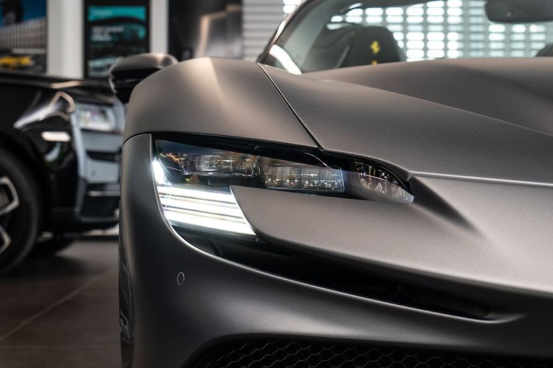 Ferrari SF90 Spider/LIFT/LEDS/360/Karbon - fotka 18 z 21