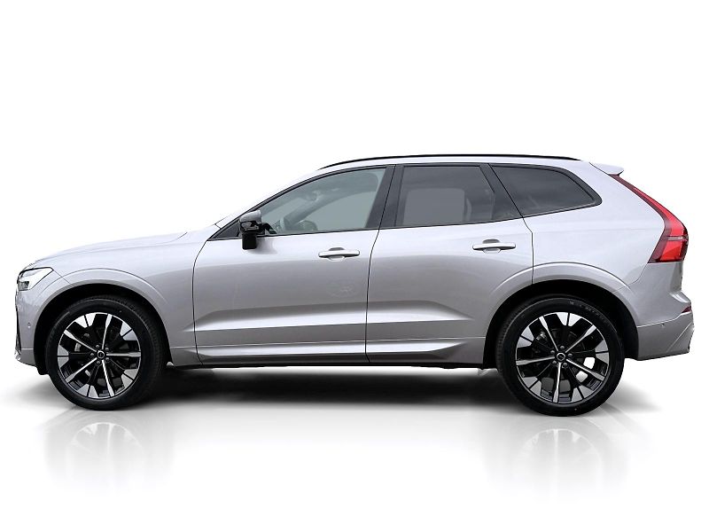 Volvo XC60 B5 AWD PLUS DARK // REZERVACE - fotka 2 z 49