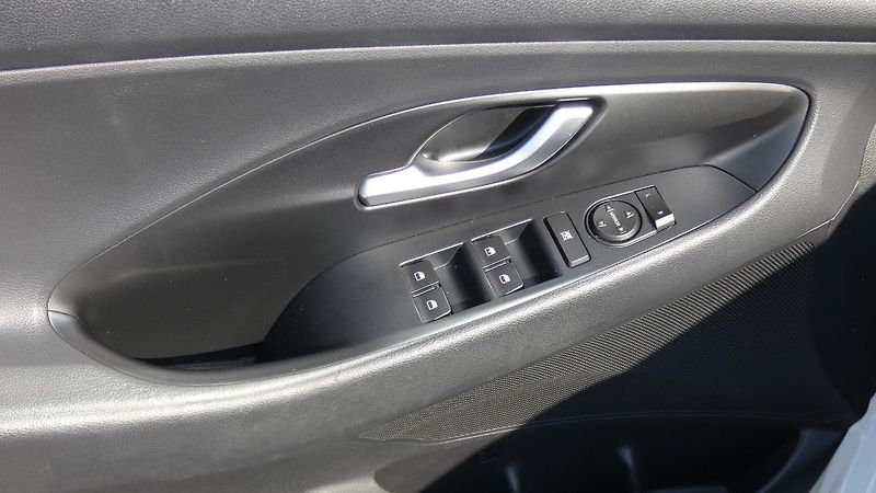 Hyundai i30 Kombi 1,0 T-GDI Trikolor - fotka 9 z 24