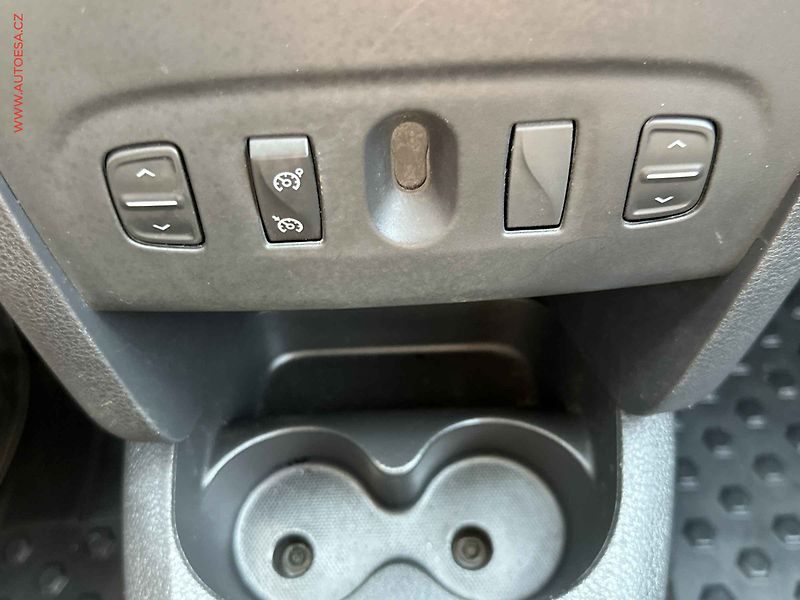 Dacia Logan (2016) 0.9 TCe, 1.maj,ČR, AC, temp - fotka 15 z 17
