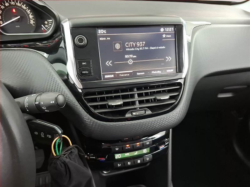 Peugeot 2008 (2018) 1.2 PureTech, ČR,1.maj - fotka 12 z 16