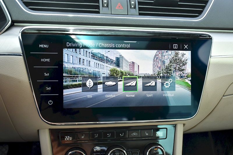 Škoda Superb (2022) L&K 2.0 TDI 110kW DSG - fotka 17 z 34