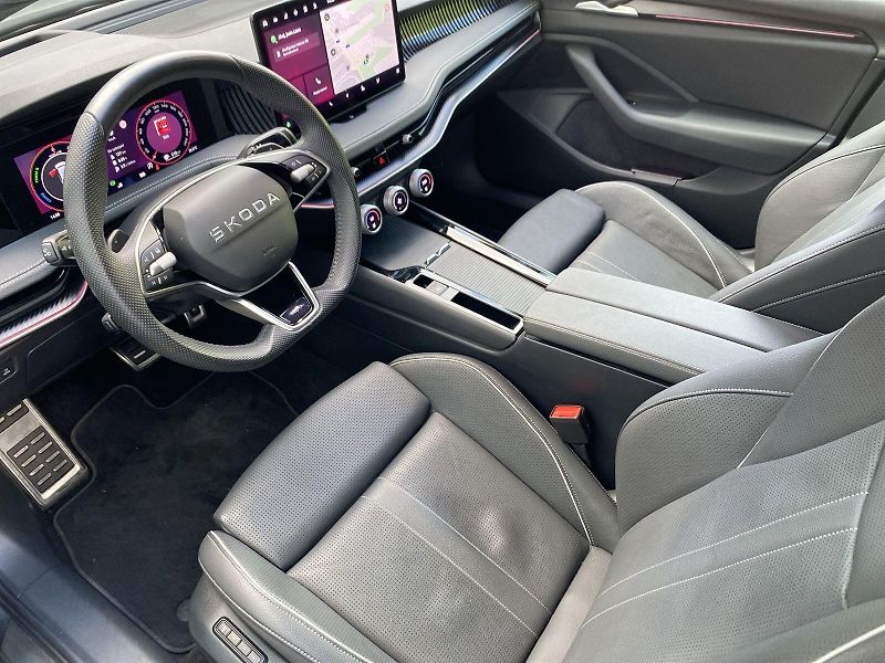 Škoda Superb (2025) Combi iV 1.5 TSI DSG SportLine - fotka 8 z 40