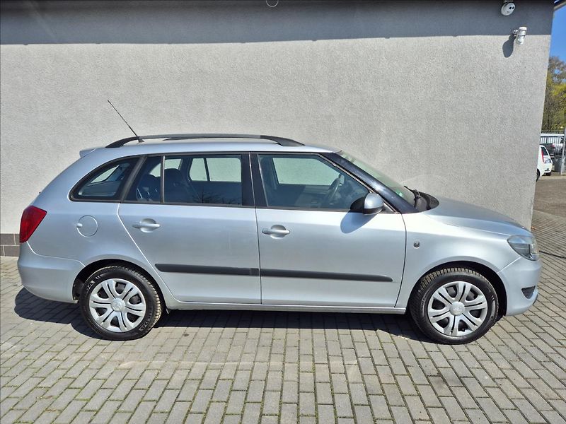 Škoda Fabia (2010) 1,4 i 16V Combi Klima Facelift - fotka 8 z 27