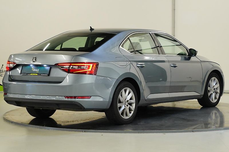Škoda Superb - fotka 2 z 30