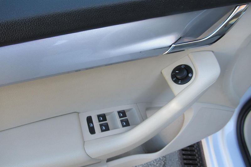 Škoda Octavia 1.6 TDi DSG AUT.KLIMA TAŽNÉ - fotka 19 z 24