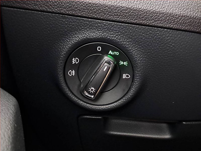 Škoda Superb (2015) 1.6 TDI, Kůže, Bi-Xenony - fotka 22 z 23