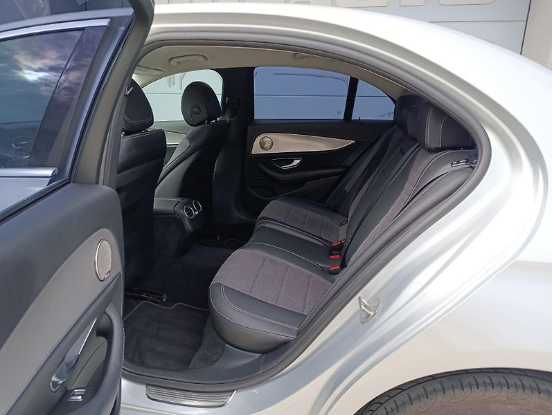 Mercedes-Benz Třídy E 220d 143kW 4MATIC ČR  - fotka 13 z 34