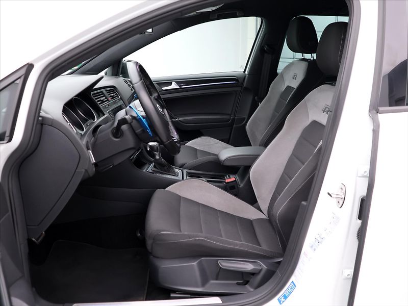 Volkswagen Golf 2,0 TSI R 221kW DSG 4M 1.Maj - fotka 11 z 33