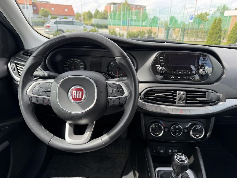 Fiat Tipo (2016) 1.6 MultiJet 88 kw / sedan - fotka 13 z 19