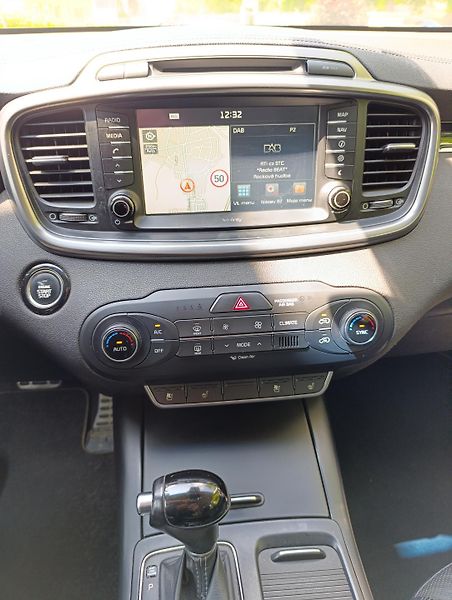 Kia Sorento 2.2 CRDi Premium - fotka 8 z 13