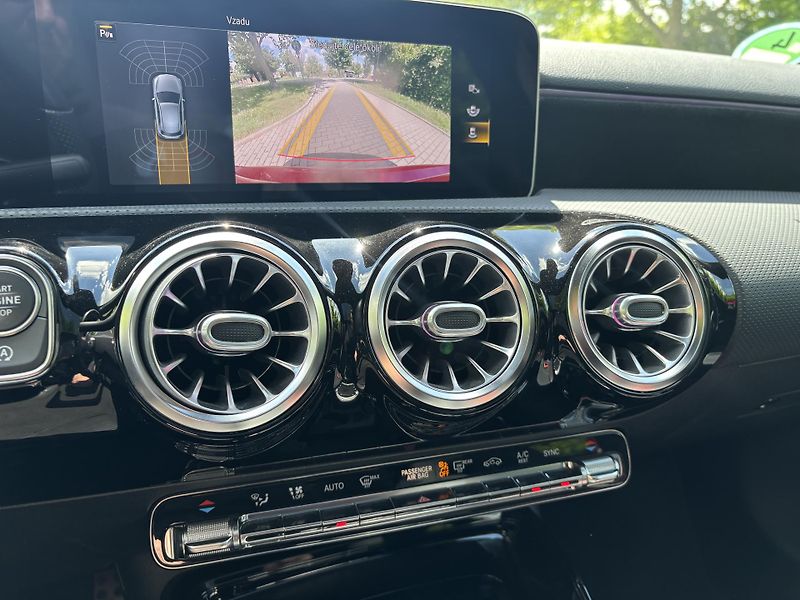 Mercedes-Benz Třídy A A 35 AMG 4Matic - fotka 31 z 31