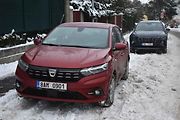 Do testu jsme zařadili také Dacii Sandero s litrovým zážehovým motorem