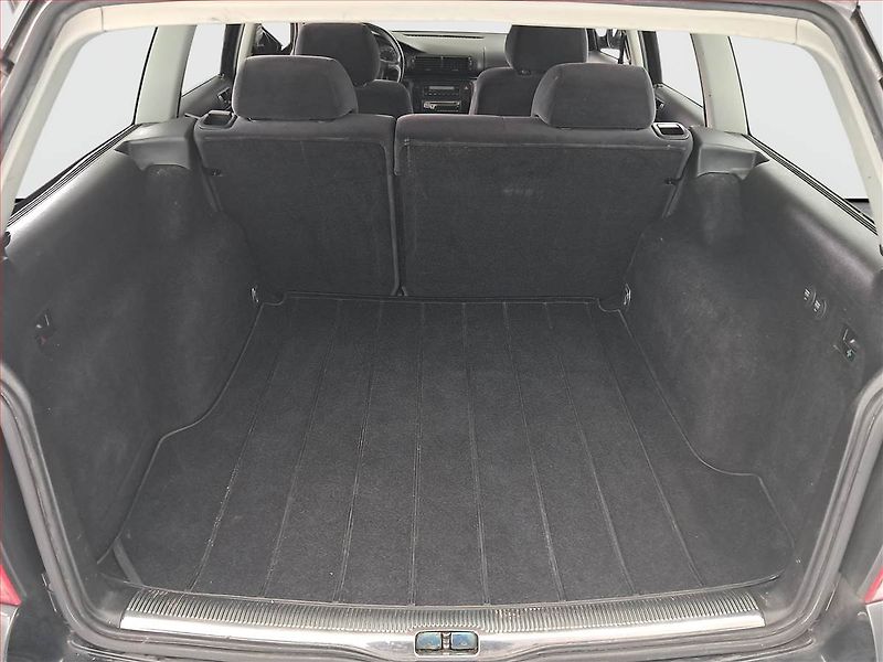 Volkswagen Passat (2004) 1.9 TDI, Klima, levný provoz - fotka 13 z 14