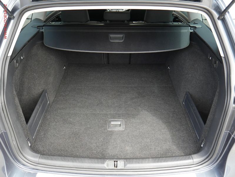 Volkswagen Passat (2011) 2.0TDi, ČR, Comfortline - fotka 7 z 22