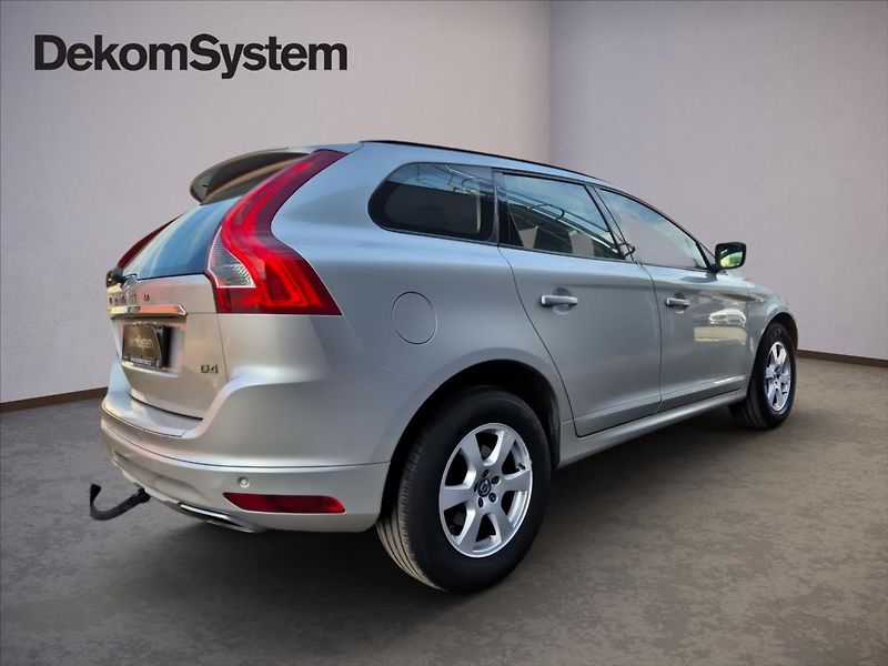 Volvo XC60 2,0 D4 FWD - fotka 3 z 18