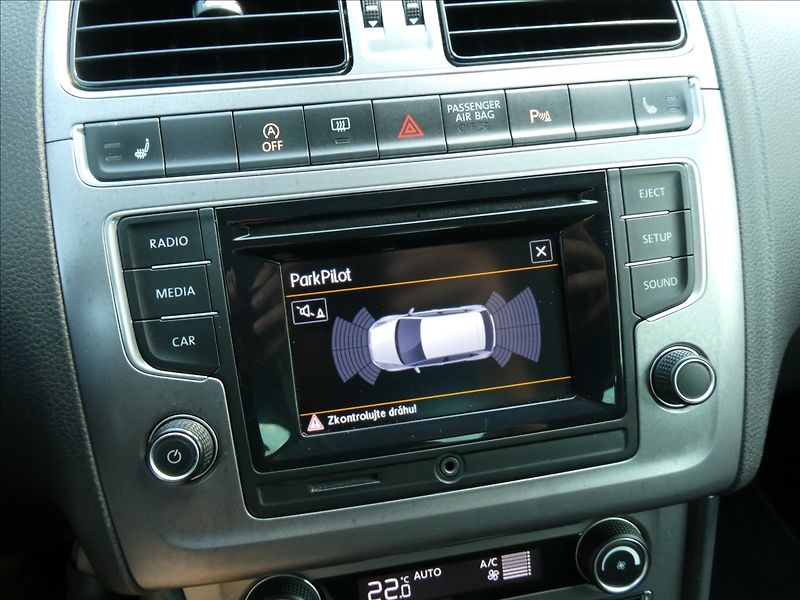 Volkswagen Polo 1,2 TSi 66kW serviska, 2x kola - fotka 35 z 50