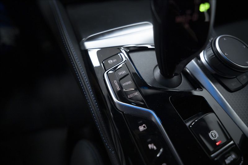 BMW Řada 5 530e xDrive M Sport ČR DPH   2 - fotka 29 z 42
