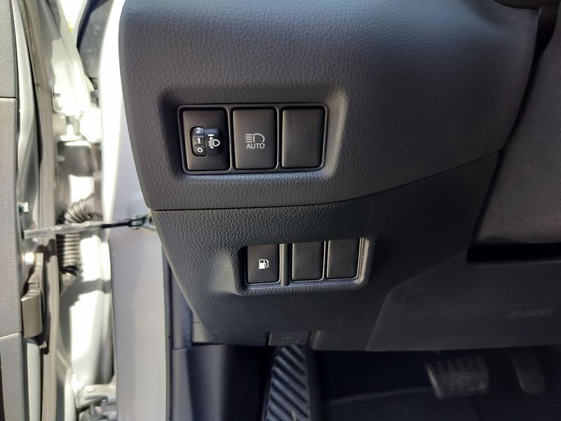 Toyota C-HR 1.8 hybrid business, navigace - fotka 11 z 27