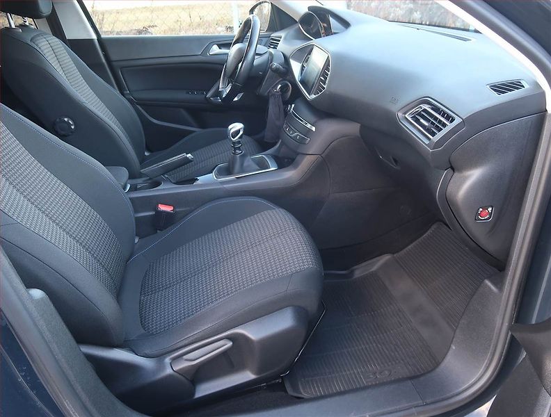 Peugeot 308 (2019) 1.2 PureTech, Serv.kniha - fotka 9 z 17