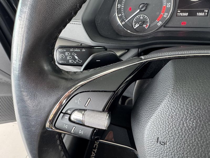 Škoda Octavia 2,0TDI DSG*110kW*REZERVACE! - fotka 22 z 28