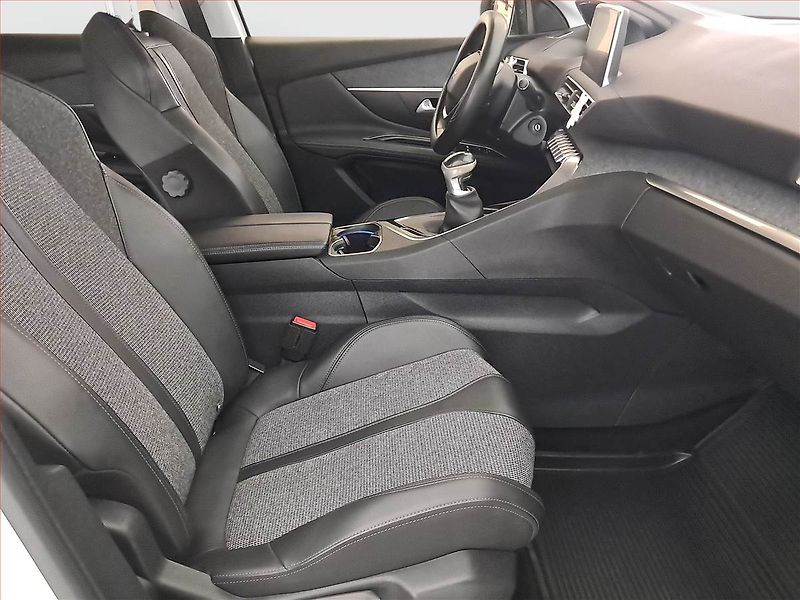 Peugeot 3008 (2018) 1.2 PureTech, Serv.kniha, Kůže - fotka 9 z 17