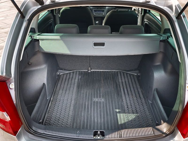 Škoda Fabia (2010) 1,2 TSI 77 KW Ambiente - fotka 9 z 28