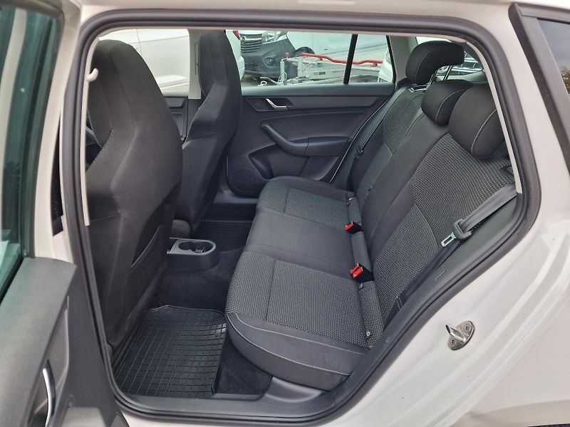 Škoda Rapid 1,2TSI 77KW STYLE+ PANORAMA - fotka 8 z 19