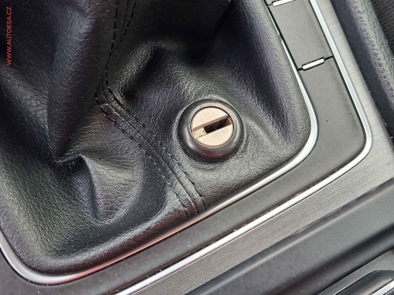 Volkswagen Golf (2013) 1.2 TSI, ČR, servis.kniha - fotka 16 z 19
