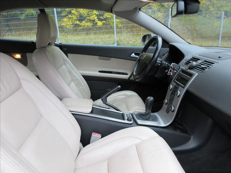 Volvo C70 2,0 D, Navi, Kůže, Xenon - fotka 19 z 28
