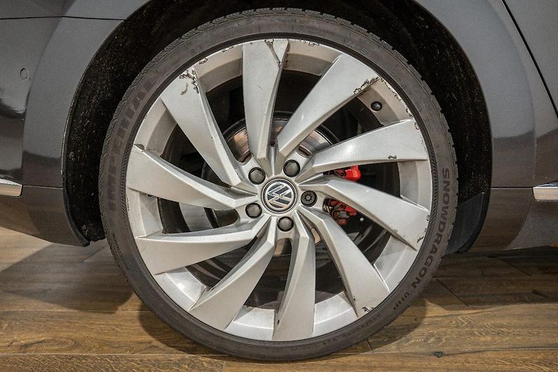 Volkswagen Arteon 2.0 TDI R-Line 140 kW - fotka 31 z 34