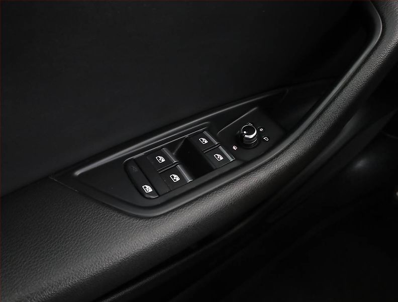 Audi A4 (2016) S-Line 2.0 TDI, Automat - fotka 17 z 19