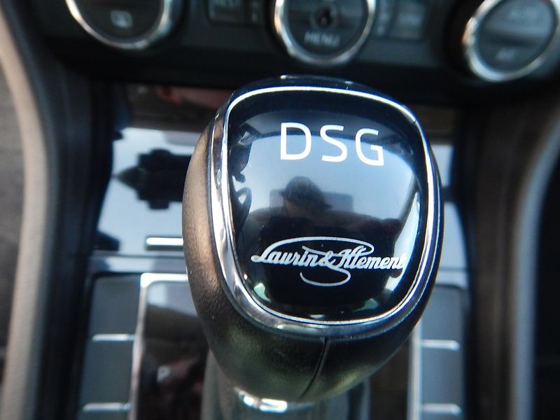 Škoda Superb 2.0 TDI, DSG, L&K, DIGIKLIMA - fotka 24 z 37