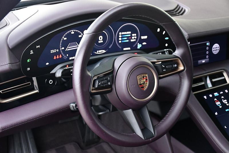 Porsche Taycan PERFORMANCE BATTERY PLUS - fotka 16 z 42