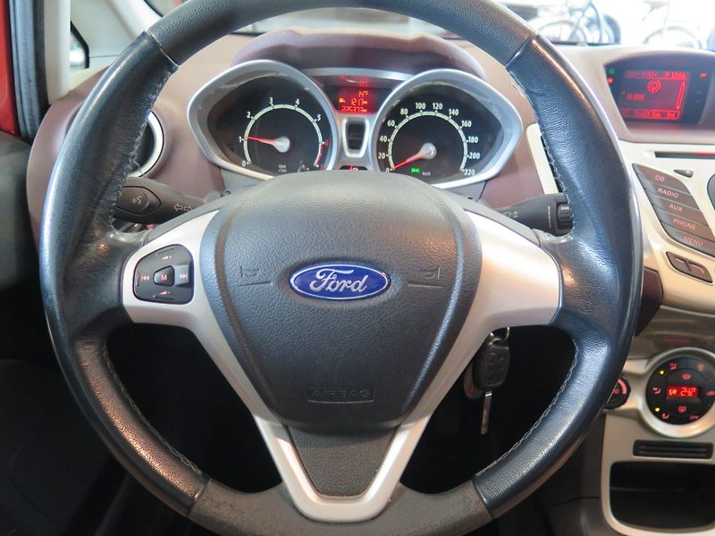 Ford Fiesta (2009) 1.4i,klima,výhřev,GHIA,senzory - fotka 7 z 21