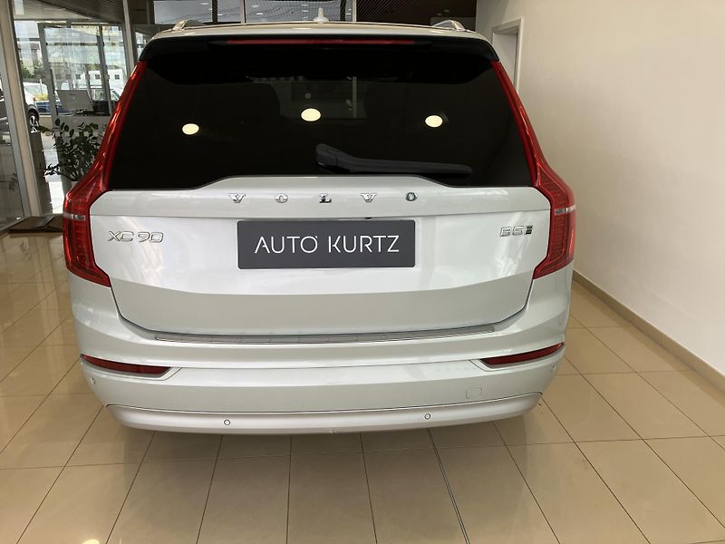 Volvo XC90 B5 AWD Momentum AT8 - fotka 8 z 48