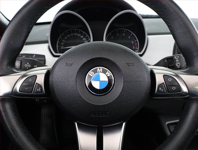 BMW Z4 (2010) 2.0i, Kůže, Tempomat - fotka 8 z 17