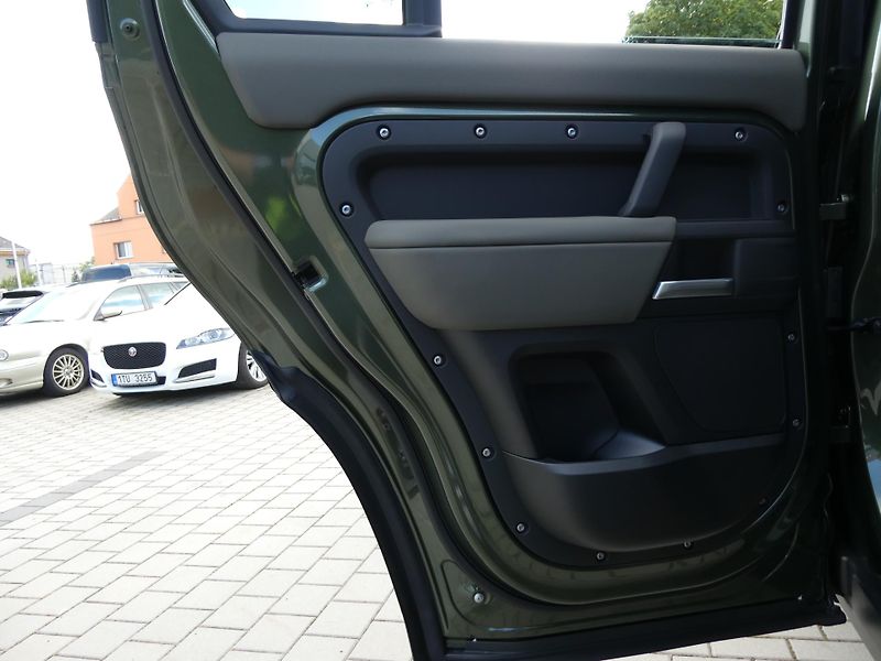 Land Rover Defender 110 S D200 - fotka 15 z 33