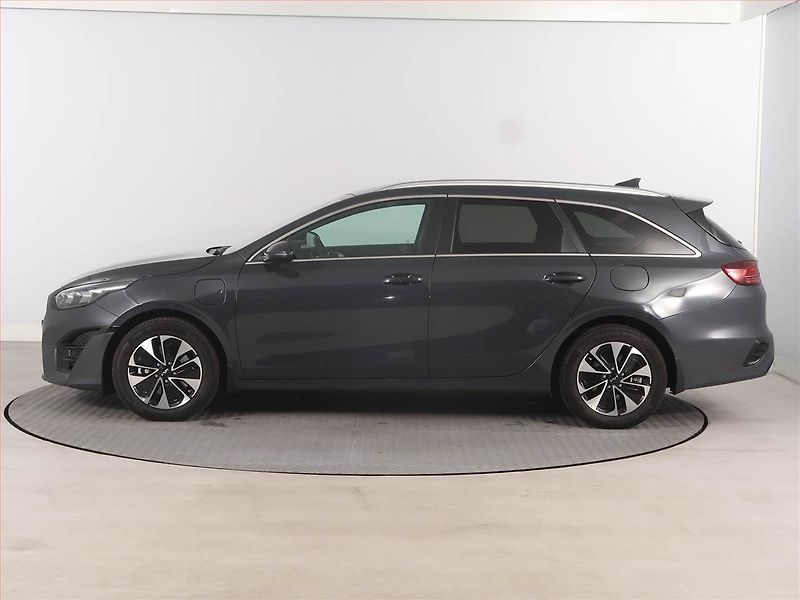 Kia Ceed (2025) 1.6 GDI plug-in - fotka 3 z 21