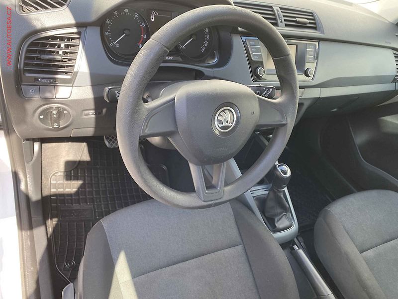 Škoda Fabia (2017) 1.0 TSi, ČR, AC, park.kamera - fotka 12 z 17