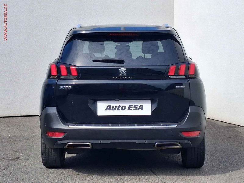 Peugeot 5008 (2018) 1.2 PT, GT Line, LED - fotka 5 z 18