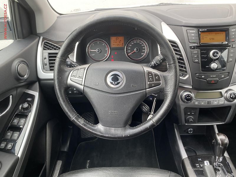 SsangYong Korando (2015) 2.0 TD 4x4, AT, TZ, kůže - fotka 11 z 16