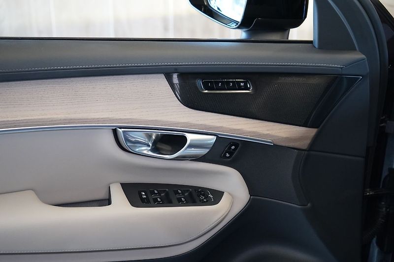 Volvo XC90 T8 PLUS Dark, Vzduch, 360° - fotka 22 z 49