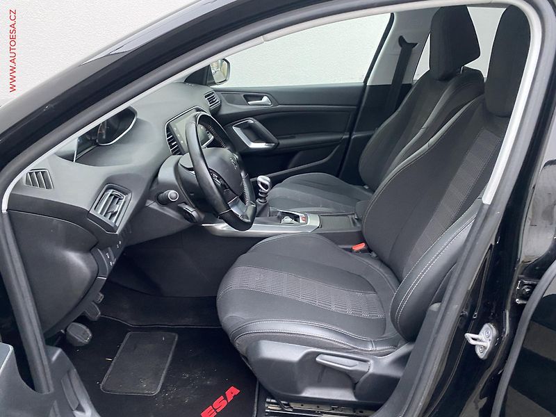 Peugeot 308 (2019) 1.5 HDi, Allure, navi - fotka 9 z 18