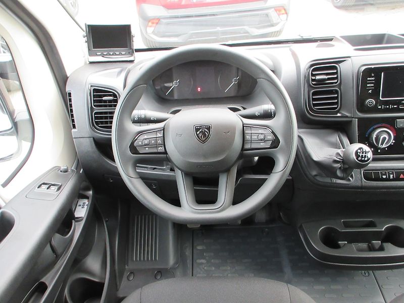 Peugeot Boxer VALNÍK DVOUKABINA 7 míst 140k - fotka 20 z 27