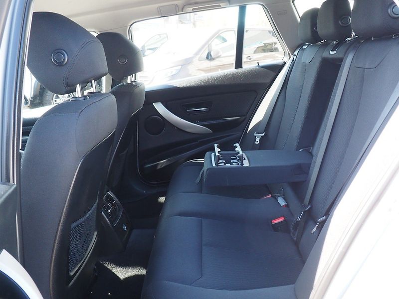 BMW Řada 3 (2016) 320D xDrive, A/T - fotka 13 z 38