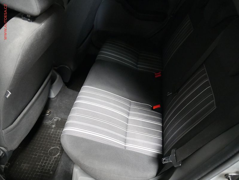 Ford Focus (2009) 1.6i, AC, park.čidla - fotka 10 z 17