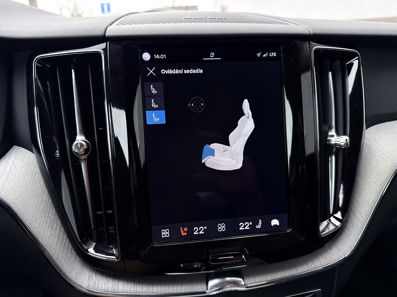 Volvo XC60 B5 AWD PLUS DARK /ventil. sed. - fotka 28 z 48
