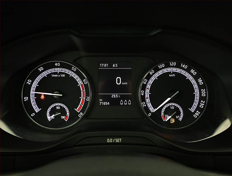 Škoda Karoq (2018) 1.0 TSI, Navi, Tempomat - fotka 9 z 17